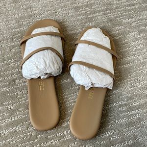 BRAND NEW TKEES Gemma Sandals